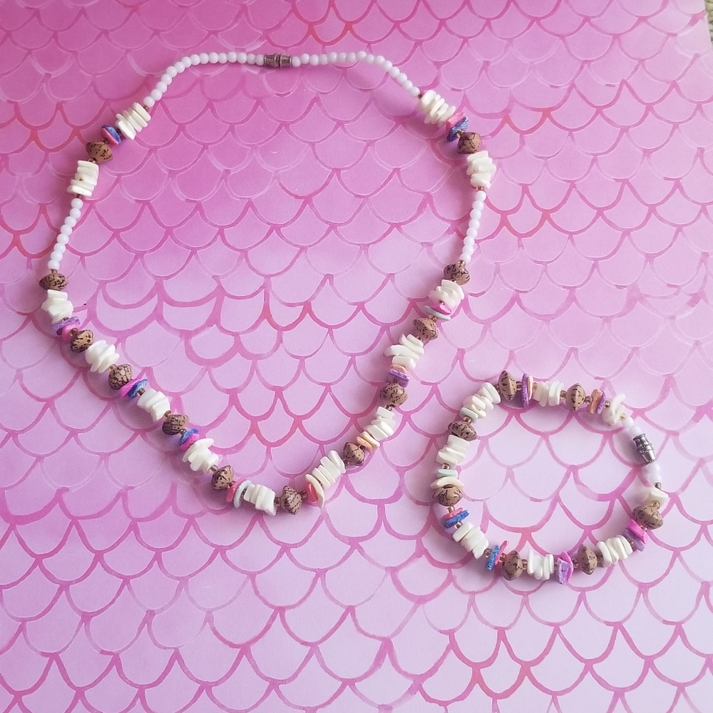 Pearly shells necklace and bracelet set